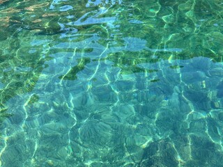 Obraz premium Emerald green water clear sea background