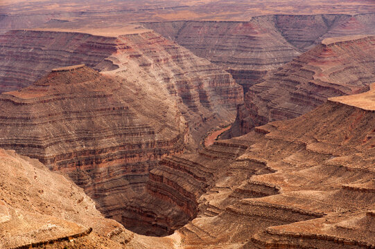 USA, Utah, Bluff.  Overlook with view of Glenn Canyon National Recreation area, in the Four Corners area.
