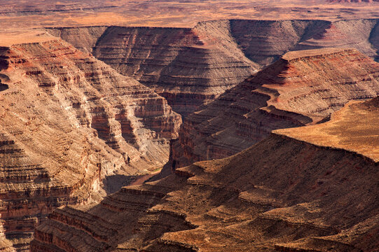 USA, Utah, Bluff.  Overlook with view of Glenn Canyon National Recreation area, in the Four Corners area.