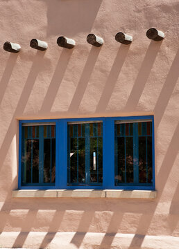 USA, New Mexico, Taos.  Adobe architecture.