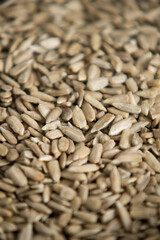 Obraz premium Peeled sunflower seeds vertical background. Healthy snack