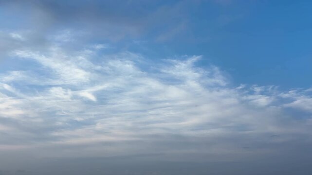 青空に広がる流雲