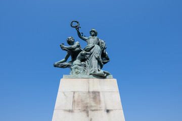 Obraz premium Allegorical bronze sculpture on Ponte Umberto I - Turin, Italy
