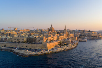 Fototapeta premium Skyline of Valletta peninsula at sunset - Valletta, Malta