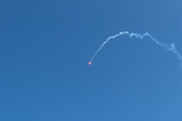 Obraz premium Launching rockets from the ground and burning in the sky. Low angle view of smoke in the sky.