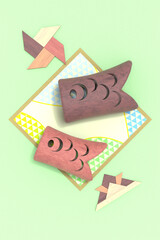 木製の鯉のぼりと折り紙風の置き物が並ぶ3DCG風景