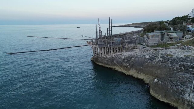 antico trabucco costruito sulla costa del Gargano in Puglia
