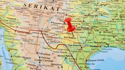 Naklejka premium View of San Angelo, is a city in and the county seat of Tom Green County, Texas, United States, on a geographical map of America, marked with red push pin