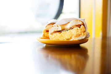 Bagel bread with scrambled egg and bacon.