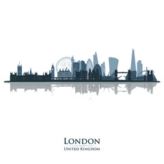 Fototapeta premium A silhouetted skyline of london united kingdom with a mirrored reflection