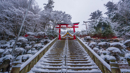 高尾山薬王院の御本社　雪景色