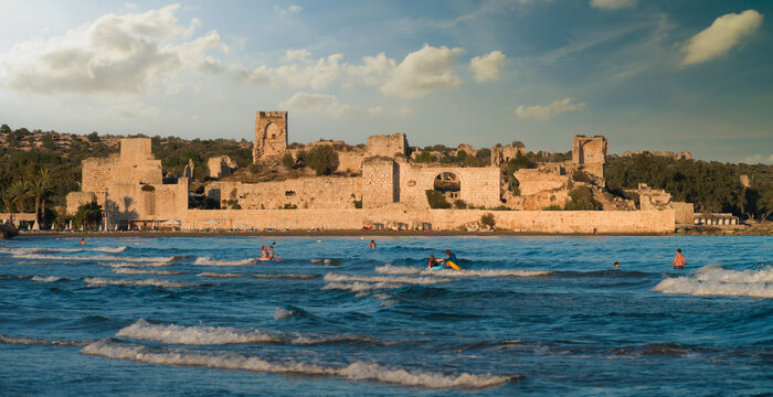 The maiden's Castle ( Kızkalesi ) beach and tower. Mersin city, T&uuml;rkiye