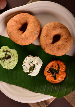 Vada with chutney photography