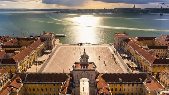vista a&eacute;rea da pra&ccedil;a do com&eacute;rcio em lisboa portugal timelapse v&iacute;deo