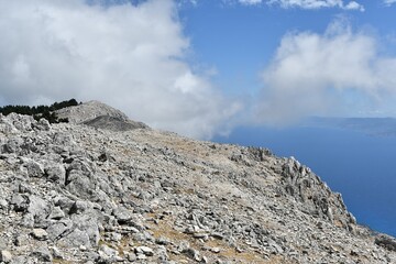 Widok ze szczytu Megas Soros (1628 m n.p.m.) góry Ainos, najwyższego punktu na greckiej wyspie Kefalonia © Lancan