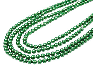 Emerald Beaded Necklace in Luxurious Style with Vibrant Green Color on White Background for Jewelry Advertising