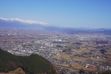信州　霧訪山 洞ノ峰　から望む北アルプス　塩尻市街