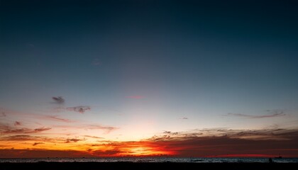 燃えるような夕焼け空  
Fiery sunset sky
