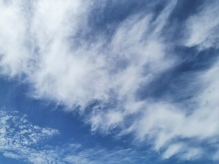 Fototapeta premium Blue Sky and White Clouds Over Mountains and Forest