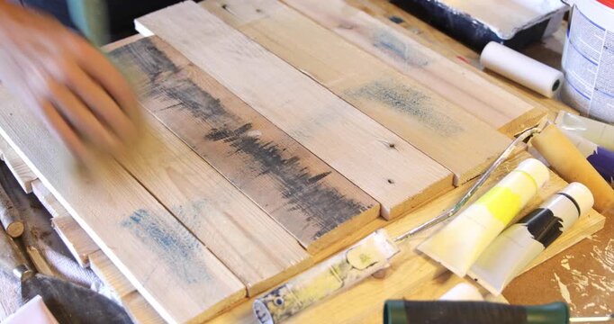 Woodworking diy wood boards brushed from dust using hand brush
