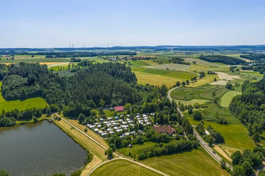 Ausblick auf die Stauseen bei Haselbach im w&uuml;rttembergischen Ostalbkreis aus der Vogelperspektive