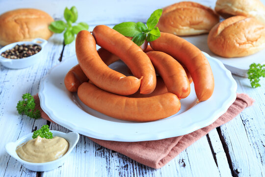 frische Bockw&uuml;rstchen mit Semmeln und senf