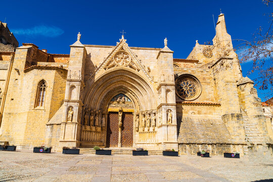 Overview of the Basilica of Santa Maria la Mayor in Morella, Castell&oacute;n, Spain