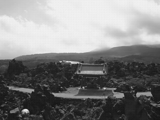 Fototapeta premium 鬼押出し園の奇岩群がつくる独特の自然風景。イラスト風の写真。