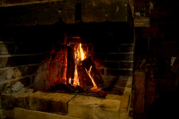 Kominek, ogień w kominku  © Follow the Sun