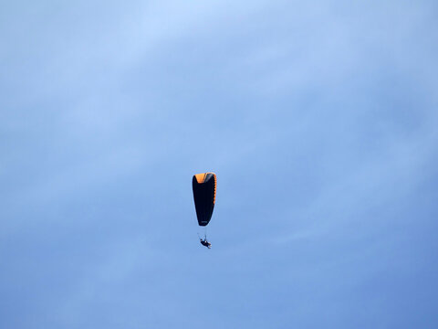 parapentiste &agrave; Interlaken