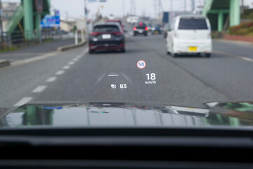 Fototapeta premium フロントガラスに投影されたHUDの運転情報