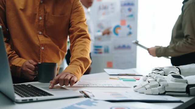 At an innovation roundtable, advanced analytics complement a consultant vision, aligning decisions with market realities and energizing a holistic business plan. Noogenesis AI