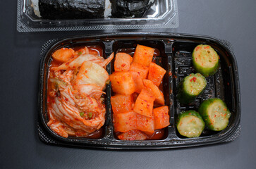 おにぎりとキムチセットで行楽気分