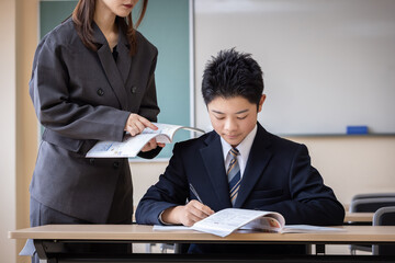 塾講師と男子学生