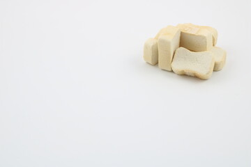 和食の定番食材である角型のすき焼き用の麩