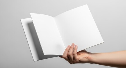 Naklejka premium Hand holding open blank book 10.