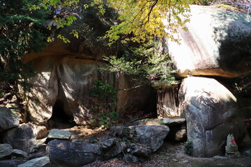 Obraz premium 岡山県総社市 鬼ノ城周辺 鬼の差し上げ岩