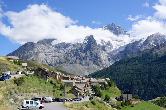 Vue sur la Meije - le Chazelet et le massif des Ecrins
