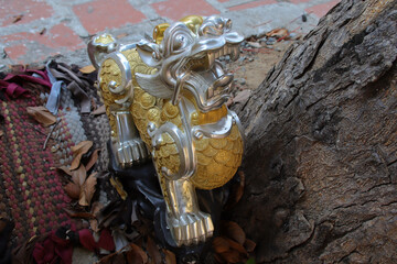 sculpted lion in a buddhist complex (wat ounalom) in phnom penh in cambodia  © frdric