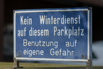 Fototapeta premium Kein Winterdienst. Hinweisschild
