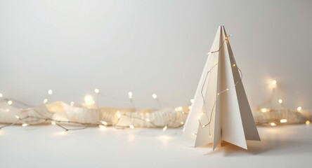 Naklejka premium Minimalistic paper Christmas tree with elegant backdrop and festive decor