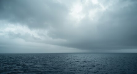 Obraz premium Soft textured abstract seascape background showing a cloudy overcast sky and generous copy space