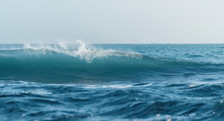 Obraz premium Wide format depiction of deep blue ocean waves crowned with white foam on a gentle pale background