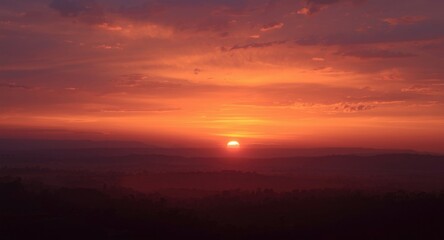 Obraz premium Sunset atmosphere with a glowing sky filled with warm fading colors