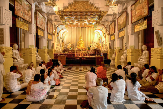 Temple of the sacred Tooth Relic or Sri Dalada Maligawa, Pilgrims in the New Shrine room or Alut Maligawa, Kandy, Sri Lanka
