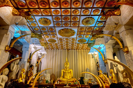 Temple of the sacred Tooth Relic or Sri Dalada Maligawa, New Shrine room or Alut Maligawa, Kandy, Sri Lanka