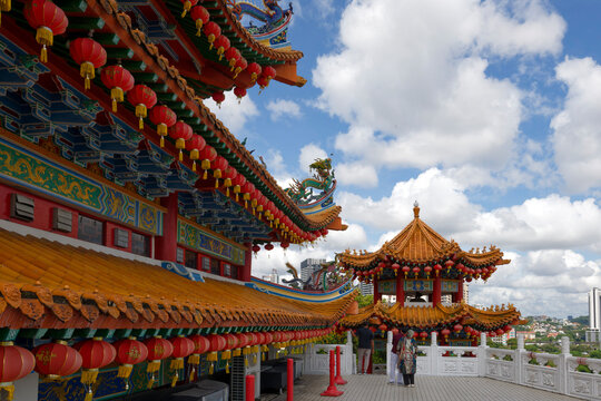 Thean Hou Temple to the Goddess Mazu, Roof decoration and red lanterns, Kuala Lumpur, Malaysia, Asia