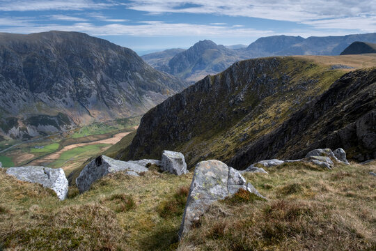 Tryfan and the Ogwen Valley viewed from Carnedd y Filiast , Snowdonia National Park, Eryri, North Wales, UK