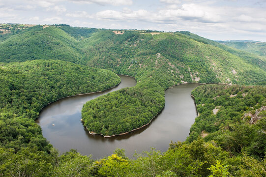 Queuille's meander (Meandre de Queuille) of the Sioule River, Puy-de-Dome department, Auvergne-Rhone-Alpes region, France, Europe