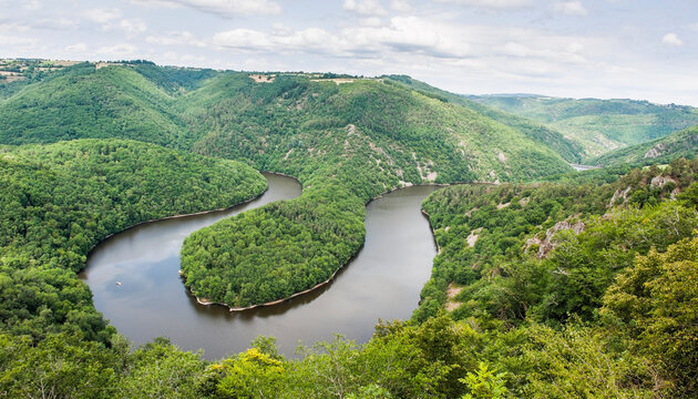 Queuille's meander (Meandre de Queuille) of the Sioule River, Puy-de-Dome department, Auvergne-Rhone-Alpes region, France, Europe